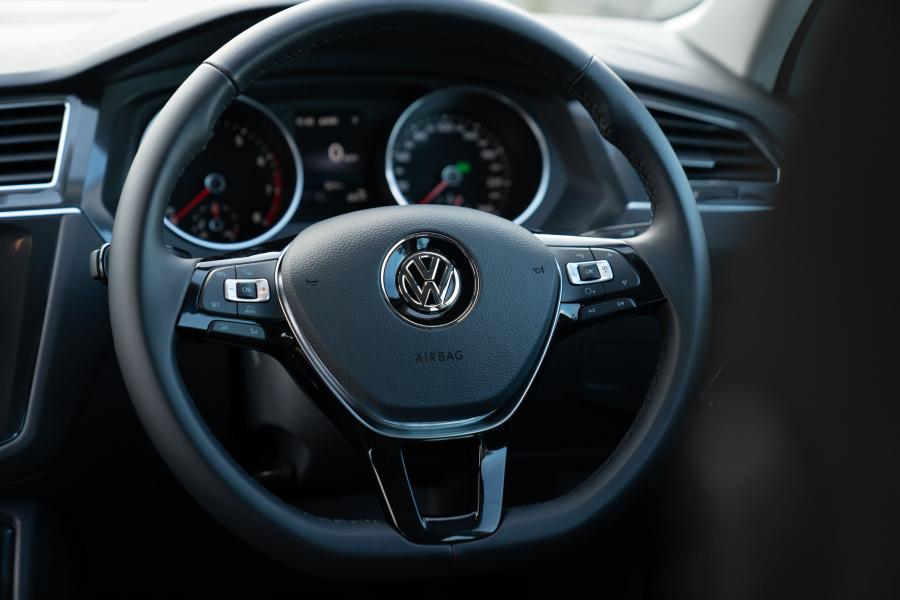 Панель приборов Volkswagen Tiguan Allspace 2018 года  (AU) (фото 9 из 28)